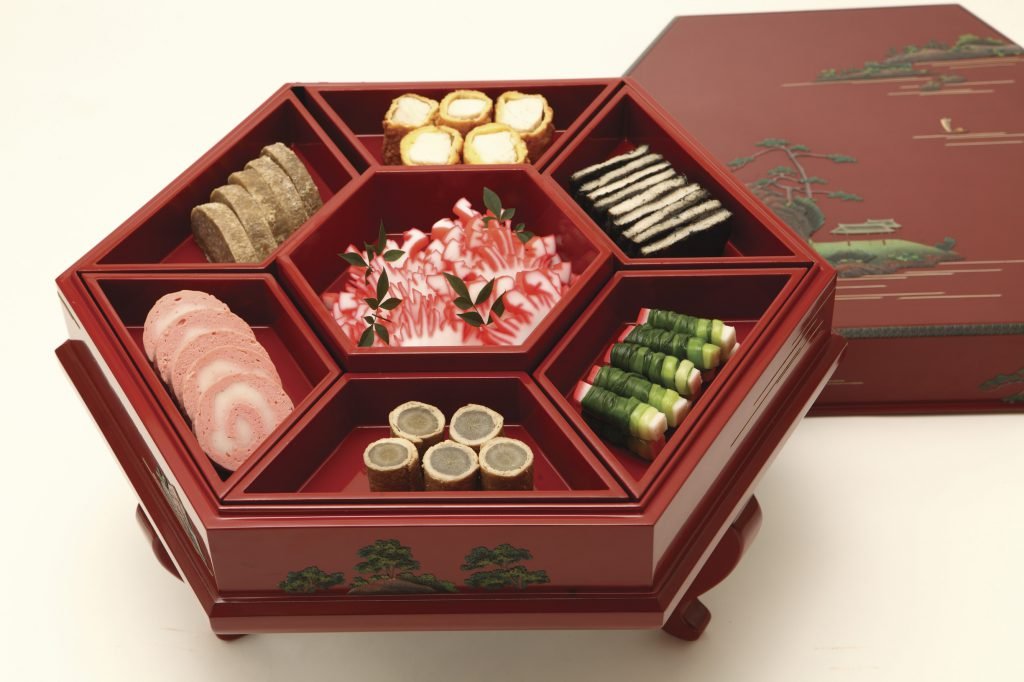 色彩豊かな沖縄の伝統工芸品「琉球漆器」その特徴や魅力を紹介