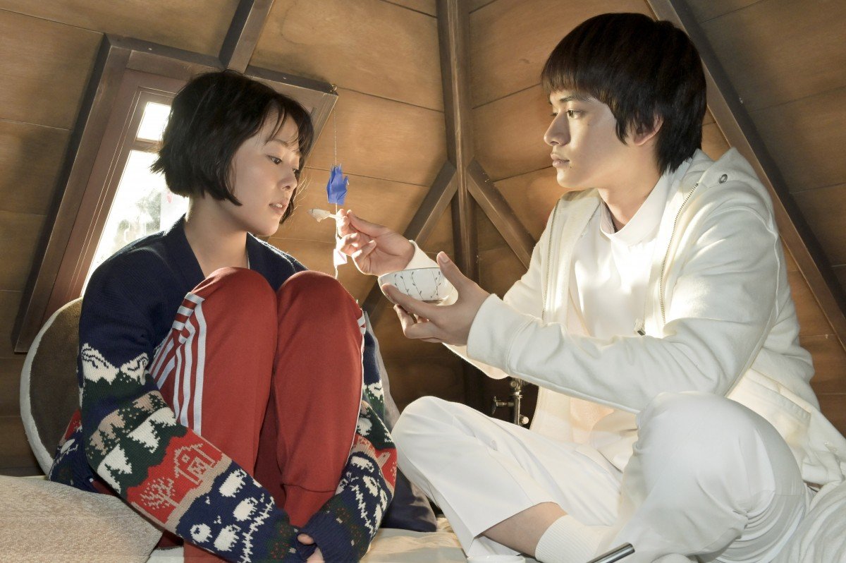 太陽・北村匠海、真空・高畑充希にあ～ん 『にじいろカルテ』胸キュン