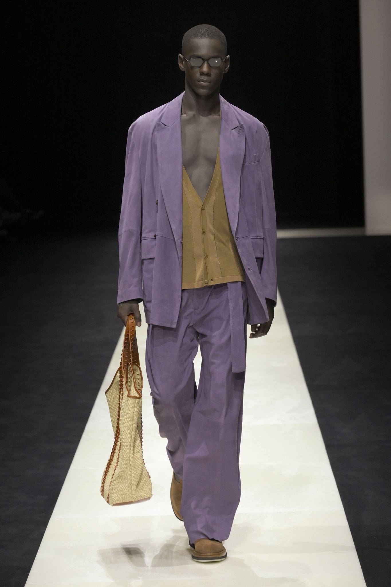 ルック】「エンポリオ アルマーニ」2025年春夏コレクション - WWDJAPAN