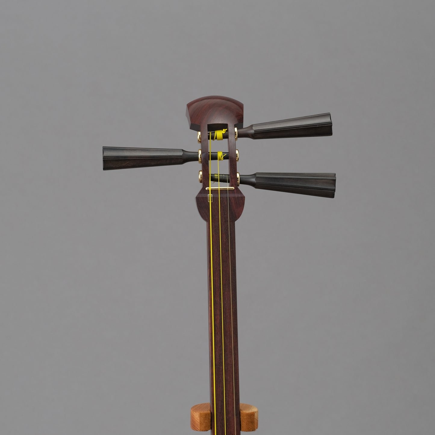 津軽紅木三味線セット【綾杉胴】 舞台用三味線 ｜ 三味線専門店菊岡