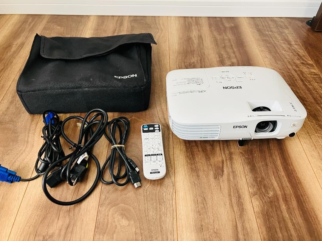 EPSON　プロジェクター　EB-X8 エプソン、10万円以下の低価格プロジェクターを本格展開 4機種発表