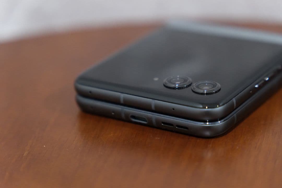 【おまけ付き】Motorola razr50 SIMフリー版