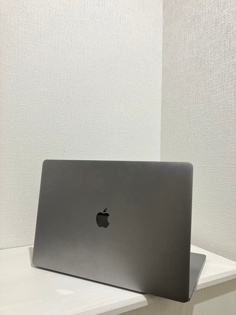 【バッテリー不良】MacBook Pro 15-inch 2019 本体 MacBook Pro 15インチ 2019年のバッテリー交換で電池持ちが改善！膨張