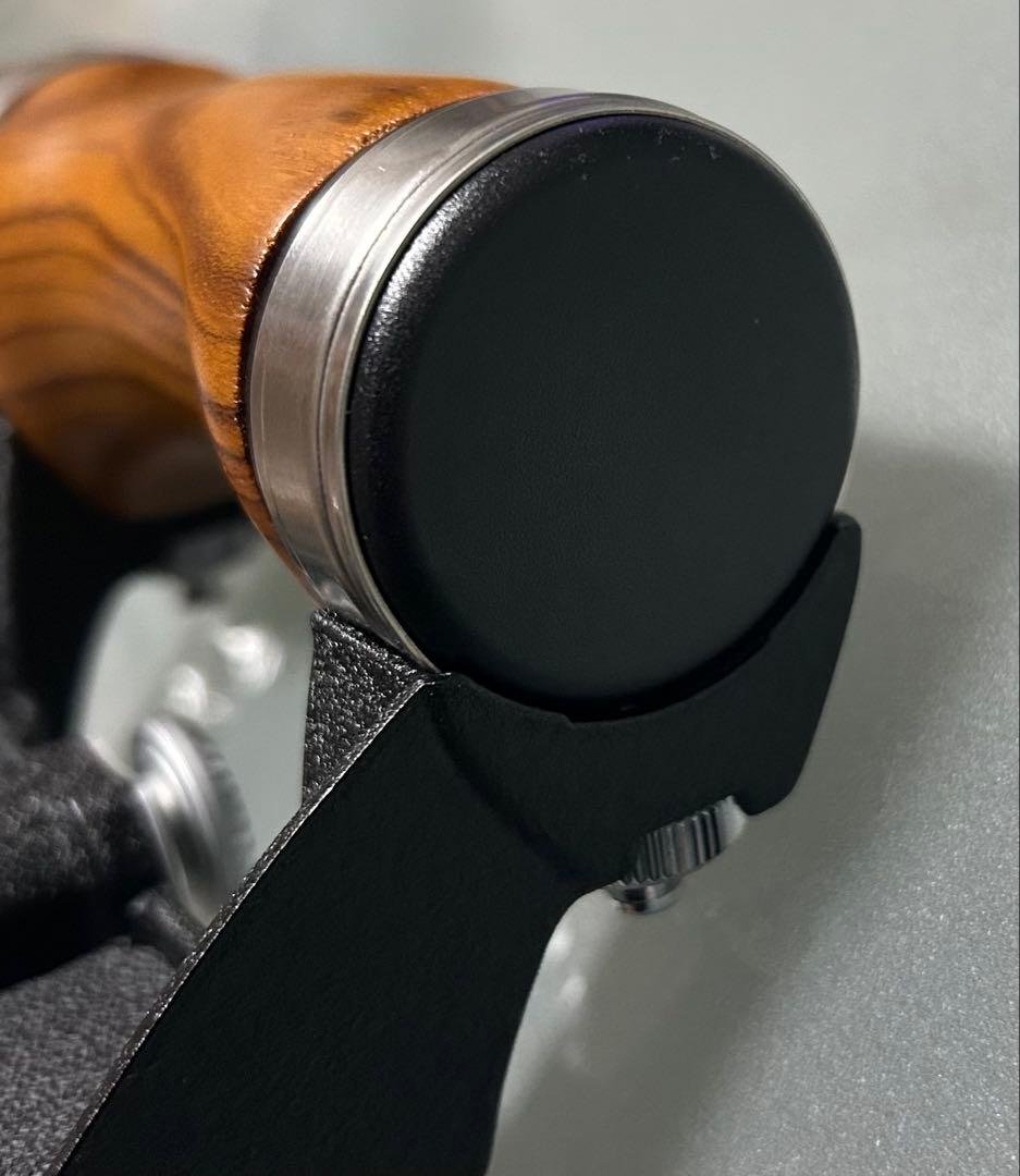 ペンタックス67 ウッドグリップと純正ストラップ